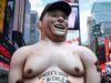 Elon Musk inflable aparece en Times Square y protesta por la salida a bolsa de SpaceX
| Tech,elon-musk,spacex Elon Musk inflable aparece en Times Square y protesta por la salida a bolsa de SpaceX
| Tech,elon-musk,spacex