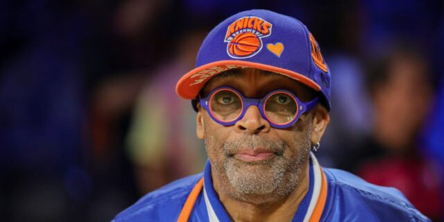 Spike Lee dice que cambiaría uno de sus Oscar por Spike Lee dice que cambiaría uno de sus Oscar por un campeonato de los Knicks
| Entertainment,Sports,new-york-knicks,nba,basketball,spike-lee,knicks,sports,new-york