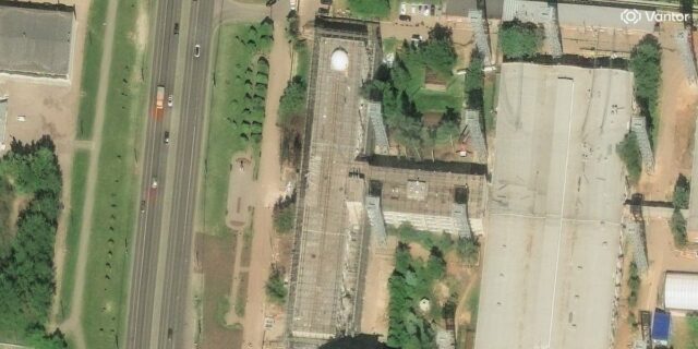 Rusia ha envuelto un edificio en una jaula anti-drones. Ucrania Rusia ha envuelto un edificio en una jaula anti-drones. Ucrania utilizó misiles.
| Military & Defense,ukraine,russia,drones