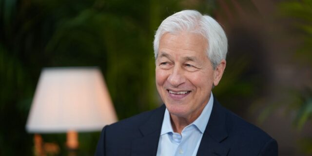 Jamie Dimon organiza la celebración de la IPO de SpaceX Jamie Dimon organiza la celebración de la IPO de SpaceX en la sede de JPMorgan
| Finance,elon-musk,banks,jpmorgan,wealth,billionaires,tech-ipos