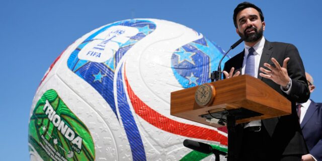 Los revendedores piden precios altos por las asequibles camisetas de Los revendedores piden precios altos por las asequibles camisetas de la Copa del Mundo de Mamdani
| Retail,Sports,Culture,zohran-mamdani,fifa,world-cup,resellers,fifa-world-cup,affordability,sports