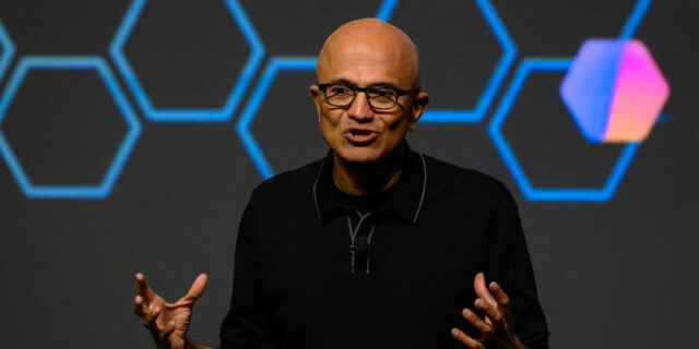 El CEO de Microsoft advierte que los ganadores de la El CEO de Microsoft advierte que los ganadores de la IA podrían acabar con "industrias enteras"
| AI,Tech,microsoft,ai,ceos,changing-workplace-big-bet,satya-nadella