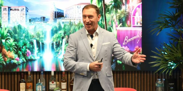 Un día en la vida: Tony Latham, presidente de Bacardí Un día en la vida: Tony Latham, presidente de Bacardí Norteamérica
| Careers,as-told-to,a-day-in-the-life,business,ceos,beverage-industry,entrepreneurs,daily-schedule,leadership,work-life-balance,bi-freelancer,lauryn-haas,power-hours