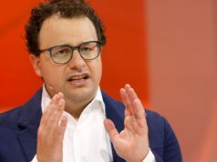 Anthropic se reúne con funcionarios de Trump para resolver las restricciones a la exportación de IA
| AI,Tech,anthropic,ai,donald-trump,white-house,limited-synd,axel-springer-global-network,breaking-news Anthropic se reúne con funcionarios de Trump para resolver las restricciones a la exportación de IA
| AI,Tech,anthropic,ai,donald-trump,white-house,limited-synd,axel-springer-global-network,breaking-news