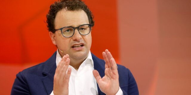 Anthropic se reúne con funcionarios de Trump para resolver las Anthropic se reúne con funcionarios de Trump para resolver las restricciones a la exportación de IA
| AI,Tech,anthropic,ai,donald-trump,white-house,limited-synd,axel-springer-global-network,breaking-news