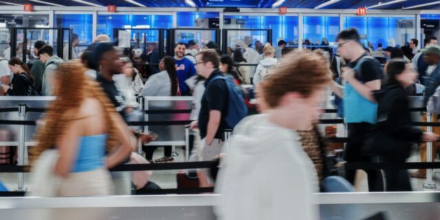 Es probable que los precios de los vuelos se mantengan Es probable que los precios de los vuelos se mantengan altos a pesar del acuerdo de paz entre Estados Unidos e Irán
| Transportation,Travel,airfare,airlines,middle-east,travel,us-iran-conflict,oil-prices