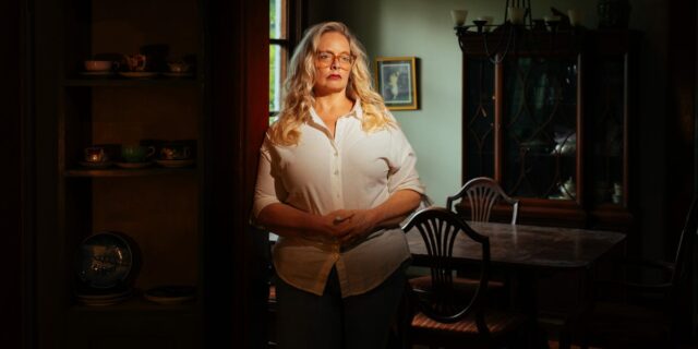 Yo era la cuidadora de mi madre; Años después, tengo $17,000 en deuda médica

 | Health,Parenting,essay,health-freelancer,health,eldercare,sandwich-generation,caregiver,medical-debt,debt,freelance-photography,isabel-fernandez-pujol