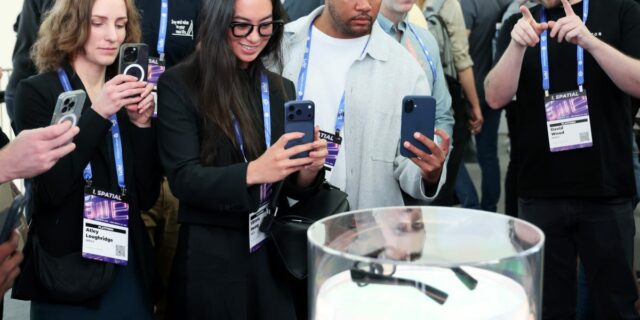Las especificaciones Snap llegaron a un precio de $2,195 | Las especificaciones Snap llegaron a un precio de $2,195
| Tech,augmented-reality,smart-glasses,headsets,meta,big-tech