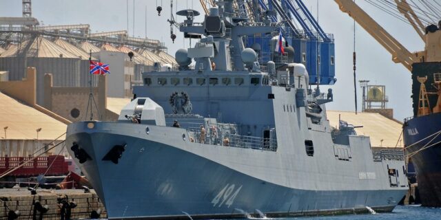 Buque de guerra ruso dispara tiros de advertencia contra un Buque de guerra ruso dispara tiros de advertencia contra un yate en el Canal de la Mancha
| Military & Defense,warfare-big-bet,russian-military,warship