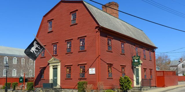 Dentro del restaurante más antiguo del país, White Horse Tavern

 | Food,Travel,rhode-island,oldest-restaurant,restaurant,restaurants,historic-restaurants