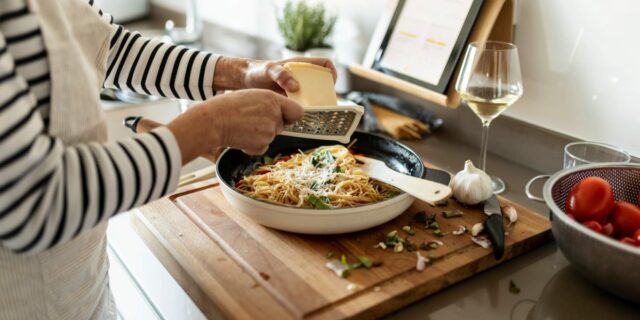 La mamá de mi novio expresa su amor a través de la comida, no de las palabras

 | Health,Food,Parenting,essay,health-freelancer,language-barrier,family,recipes,tradition