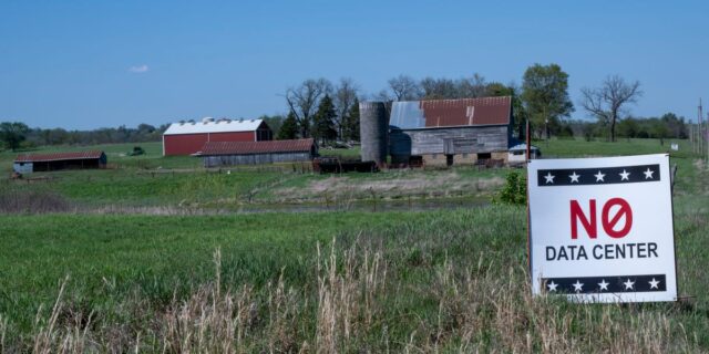 El propietario del centro de datos critica el proyecto del centro de datos de Google en Iowa

 | Tech,data-center,google