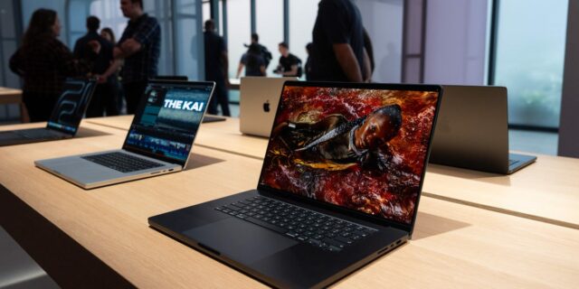 ¿Quieres un nuevo iPhone? Quizás quieras comprarlo antes de que ¿Quieres un nuevo iPhone? Quizás quieras comprarlo antes de que Apple suba los precios.
| Tech,apple,iphone-prices,analysis,tariffs