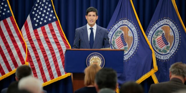 Kevin Warsh de la Fed señala cambios con nuevos grupos Kevin Warsh de la Fed señala cambios con nuevos grupos de trabajo
| Economy,Finance,Politics,kevin-warsh,fed,federal-reserve,interest-rate,monetary-policy,leadership,economy,politics