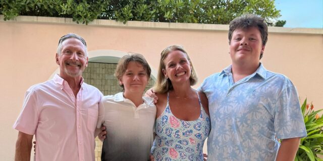 Pareja de jubilados en Costa Rica con 2 hijos; Compré una casa de 1,6 millones de dólares

 | Real Estate,Travel,Parenting,costa-rica,retirement,relocation,family,expat,moving-abroad