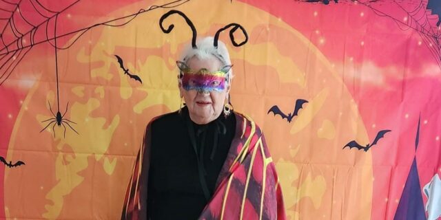 Mi madre de 91 años vive independiente. Paga unos 2.000 dólares al mes.

 | Parenting,Economy,as-told-to,expat,caregiving,family,aging,moving,long-term-care,multigenerational-homes