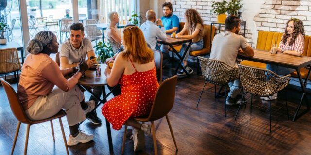 Encontré una actividad social perfecta y de baja presión después del trabajo: noches de lectura

 | Entertainment,freelancer-le,reading,books,burnout,work,activities,hobbies,evergreen-story,social-life,socializing,personal-essay,essay