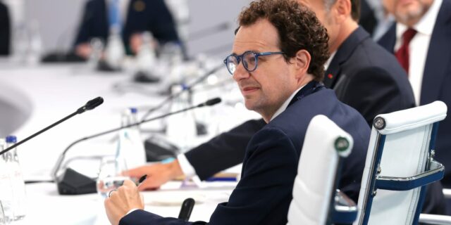 La Casa Blanca trabaja con Anthropic en las reglas de seguridad del modelo de IA

 | AI,Tech,Politics,ai,artificial-intelligence,trump,white-house,limited-synd,axel-springer-global-network