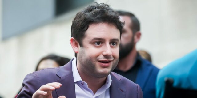 El CEO de Figma dice que los creativos no deberían El CEO de Figma dice que los creativos no deberían preocuparse por la IA
| Tech,Careers,ai,figma,dylan-field