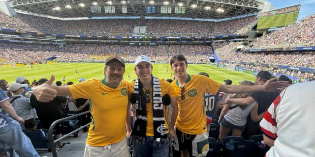 Un extraño pagó el viaje al Mundial que no podía Un extraño pagó el viaje al Mundial que no podía pagarle a mis hijos
| Parenting,Sports,essay,parenting-freelancer,world-cup,kindness,soccer,twins,family