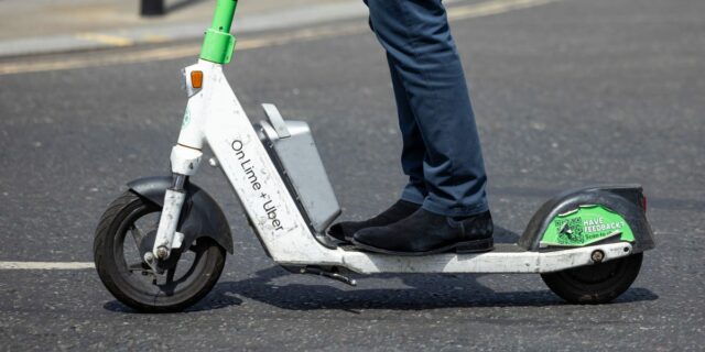 La participación de Uber en la OPI de Lime muestra La participación de Uber en la OPI de Lime muestra salario potencial y estrategia comercial
| Tech,Transportation,uber,lime,lime-scooters,ipo,lime-ipo,micromobility,scooters,ride-hailing,investing