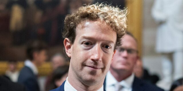 Meta suspende el programa de capacitación en IA después de que la filtración de datos enoja a un empleado

 | Tech,AI,exclusive,scoops,meta,ai-training,limited-synd,beacon-industries-big-bet,changing-workplace-big-bet,scoop,big-tech,privacy,data-security,cybersecurity,tech,corrections