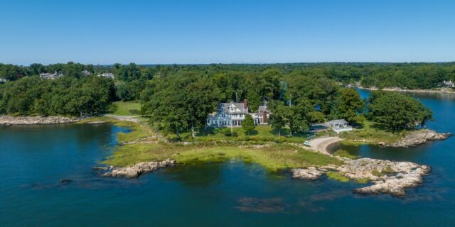Una familia adinerada vendió una isla privada que había poseído durante 100 años por 26,5 millones de dólares

 | Real Estate,private-island,connecticut,luxury-listings,luxury-real-estate,generational-wealth