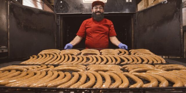 Dejó un trabajo tecnológico de 450.000 dólares para abrir un restaurante de barbacoa en Texas y vive de sus ahorros.

 | Careers,Food,restaurant-industry,small-business-owner,entrepreneur,career-change,quitting-job,video-to-text,edit-series,editorial-sponsorship,going-for-growth,es-linkedin-q4