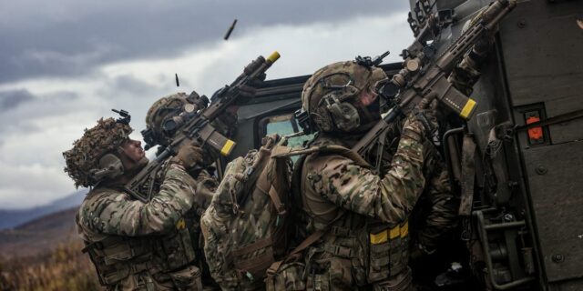 General británico dice que la IA redujo el ciclo de planificación de la guerra de 72 horas a una hora

 | Military & Defense,warfare-big-bet,artificial-intelligence,uk-military
