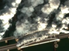Imágenes de satélite muestran cortinas de humo rusas que oscurecen el puente de Kerch
| Military & Defense,defense,ukraine,russia,drones,crimea,kerch-bridge Imágenes de satélite muestran cortinas de humo rusas que oscurecen el puente de Kerch
| Military & Defense,defense,ukraine,russia,drones,crimea,kerch-bridge