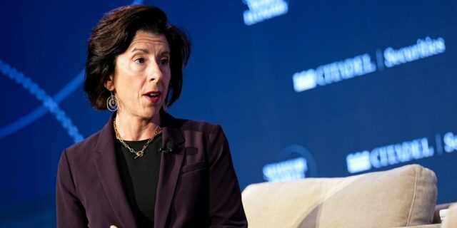Las grandes empresas tecnológicas están detrás de un nuevo grupo destinado a ayudar a los trabajadores

 | AI,Tech,ai,ai-job-losses,gina-raimondo