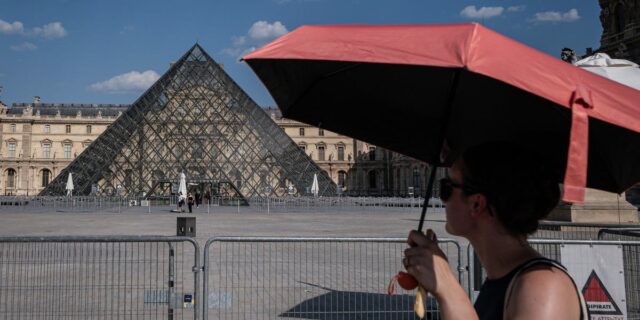 Impacto de la ola de calor europea en el transporte, las empresas y el turismo

 | Travel,Science,heat-wave,europe-heat-wave,europe,summer