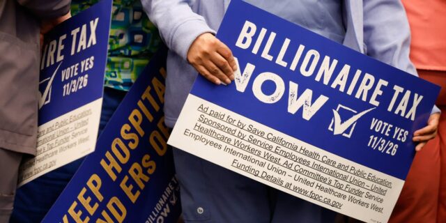Los multimillonarios se preparan para el impuesto sobre el patrimonio de California, los desafíos legales y la reubicación

 | Politics,california,billionaire-tax,wealth-tax,billionaires