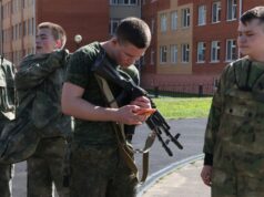 Los estudiantes rusos de 6.° a 11.° grado reciben 17 horas de entrenamiento militar básico
| Military & Defense,warfare-big-bet,drone-warfare,russian-military Los estudiantes rusos de 6.° a 11.° grado reciben 17 horas de entrenamiento militar básico
| Military & Defense,warfare-big-bet,drone-warfare,russian-military