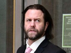 El director ejecutivo de Netflix, Carl Rinsch, condenado a más de dos años de prisión
| Entertainment,Law,Enterprise,carl-rinsch,netflix,crime,white-horse,enterprise El director ejecutivo de Netflix, Carl Rinsch, condenado a más de dos años de prisión
| Entertainment,Law,Enterprise,carl-rinsch,netflix,crime,white-horse,enterprise