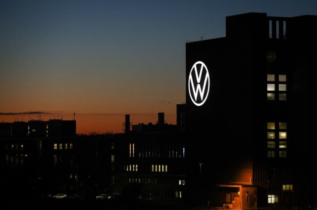 Las acciones de Volkswagen se acercan a su nivel más bajo en 15 años tras informes de despidos masivos

 | 