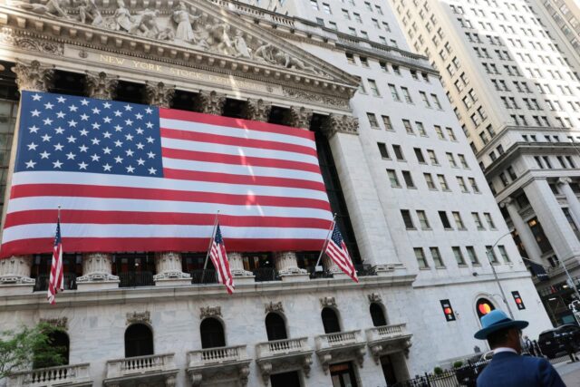 Los futuros de las acciones estadounidenses caen y los precios Los futuros de las acciones estadounidenses caen y los precios del petróleo suben mientras nuevos ataques amenazan un alto el fuego con Irán
|