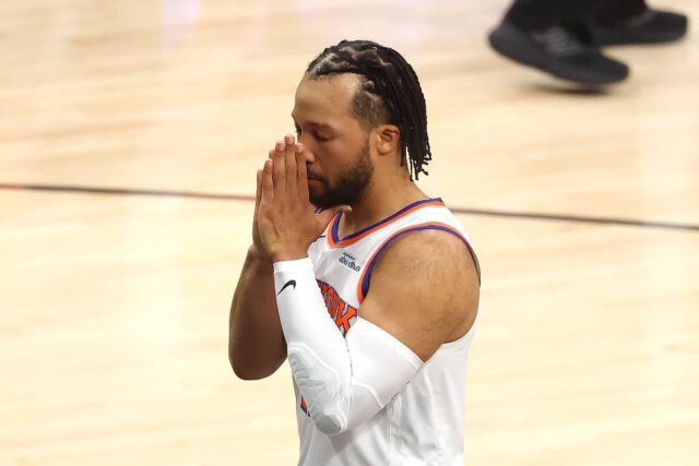 Los precios de las entradas de los Knicks caen más Los precios de las entradas de los Knicks caen más del 50 % antes del tercer partido en el MSG, pero no sólo porque Trump se vaya
|