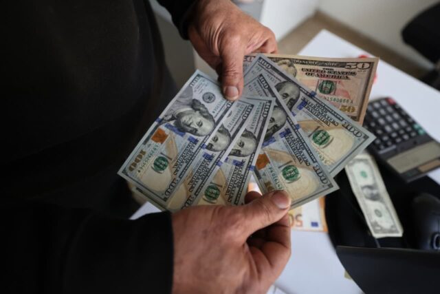 Un puñado de dólares: cinco razones por las que la moneda estadounidense está subiendo

 | 
