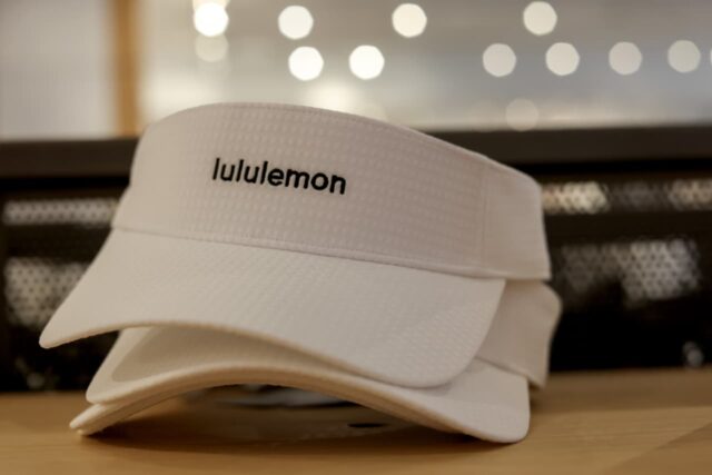 Lululemon admite que se necesita mucho más trabajo para lograr un cambio y sus acciones se están hundiendo

 | 