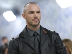 Después de más de un año, la estrella de ‘Superman’ Nicholas Hoult finalmente vende su casa en Los Ángeles por 2,2 millones de dólares, con una gran pérdida
| Después de más de un año, la estrella de 'Superman' Nicholas Hoult finalmente vende su casa en Los Ángeles por 2,2 millones de dólares, con una gran pérdida
|