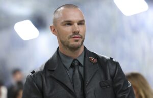 Después de más de un año, la estrella de ‘Superman’ Nicholas Hoult finalmente vende su casa en Los Ángeles por 2,2 millones de dólares, con una gran pérdida
| Después de más de un año, la estrella de 'Superman' Nicholas Hoult finalmente vende su casa en Los Ángeles por 2,2 millones de dólares, con una gran pérdida
|