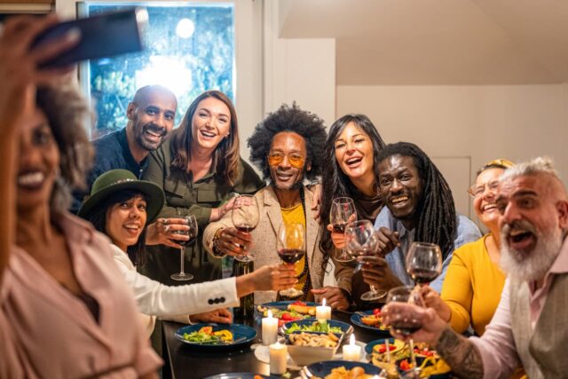 “Crea fricción”: me voy de viaje con 14 amigos. ¿Cuál “Crea fricción”: me voy de viaje con 14 amigos. ¿Cuál es la forma más justa de dividir la factura de los alimentos?
|