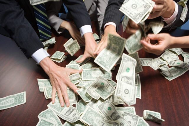 La gran transferencia de riqueza de 124 billones de dólares es real, pero el IRS o un asilo de ancianos podrían quedarse primero con el dinero de su familia

 | 