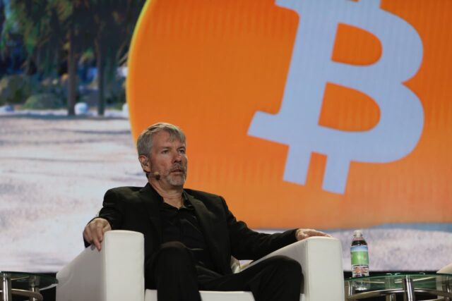 La estrategia ahora puede vender Bitcoin para recomprar acciones, lo La estrategia ahora puede vender Bitcoin para recomprar acciones, lo contrario de lo que estaba haciendo.
|