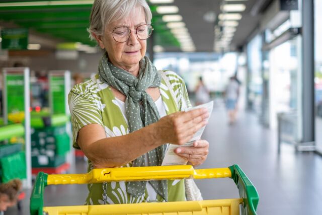 El COLA del Seguro Social podría ser del 4,7% en El COLA del Seguro Social podría ser del 4,7% en 2027 a medida que la inflación alcance su nivel más alto en tres años
|