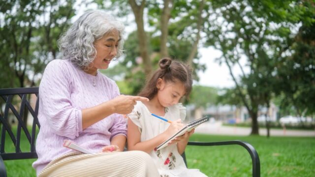 “Tengo 71 años y me siento cómodo”: ¿Debería vender acciones por valor de 10.000 dólares para visitar a mis nietos en Tailandia o echar mano de mis ahorros de 50.000 dólares?

 | 