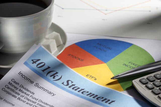Los saldos del plan 401(k) de los estadounidenses alcanzaron niveles récord el año pasado. Mira cómo te comparas.

 | 