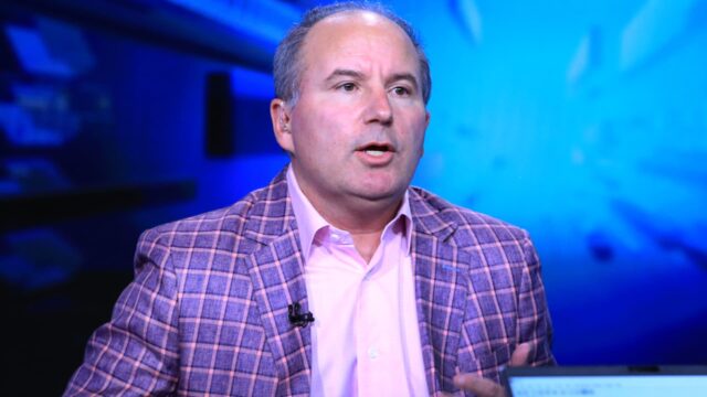 El analista de tecnología Dan Ives deja Wedbush por una El analista de tecnología Dan Ives deja Wedbush por una nueva empresa
|