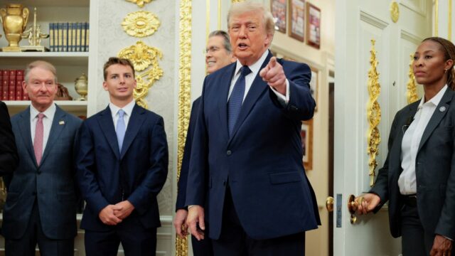 Bitcoin se recupera después de que Trump dijera que se Bitcoin se recupera después de que Trump dijera que se convirtió en "un gran criptotipo"
|